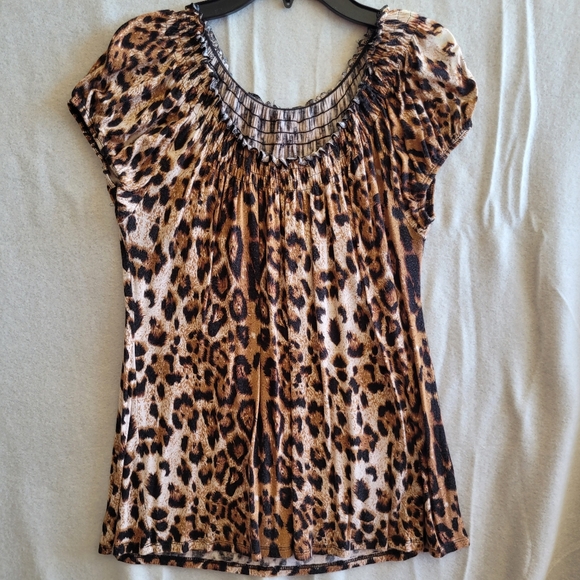 no brand Tops - Off The Shoulder Animal Print Top Size M